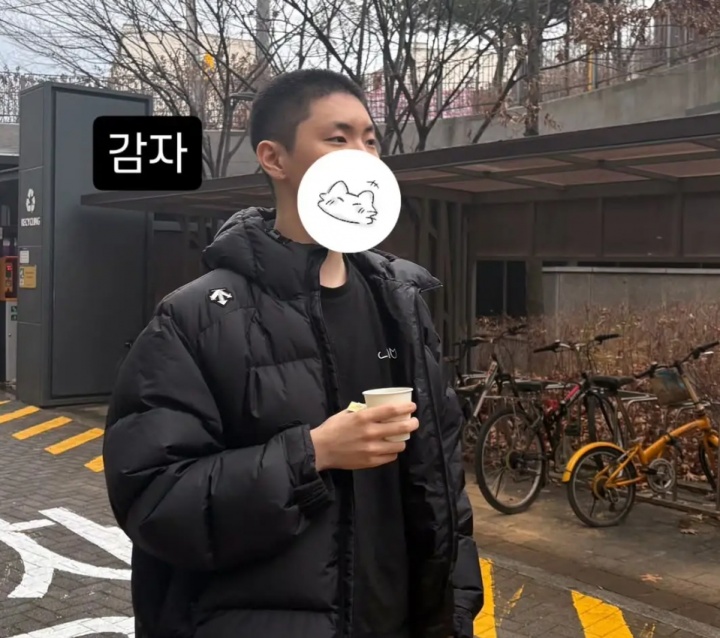 Chovy分享韩国军训近照：发型变成超短板寸